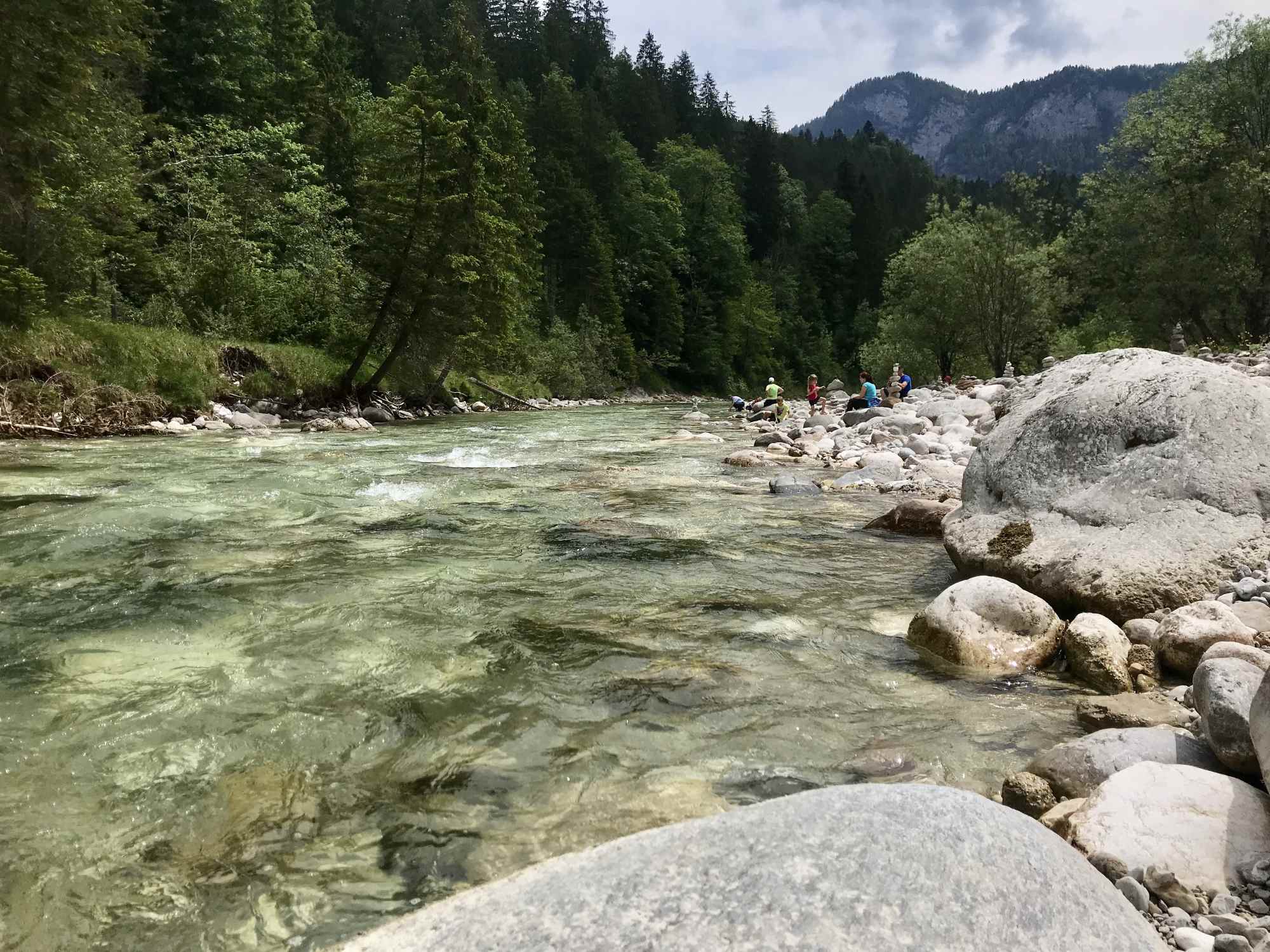 Klamm Kramsach: Das breite Flußbett der Brandenberger Ache nach der Kaiserklamm