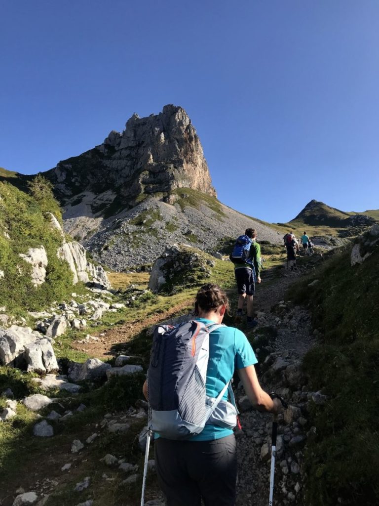 Der markante Turm in der Bildmitte ist der Hochiss im Rofan