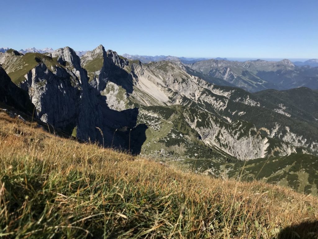 Ausblick über das Rofan - vom Gipfel dieser Wanderung