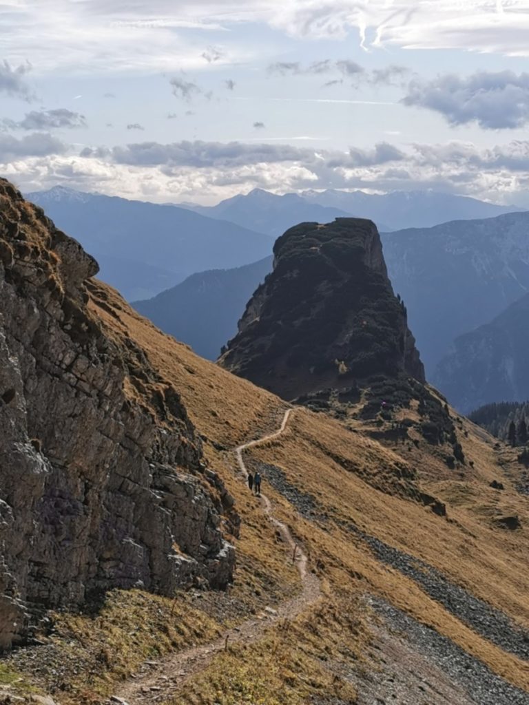 Das ist der Wandersteig vom Gschöllkopf zum Hochiss im Rofan