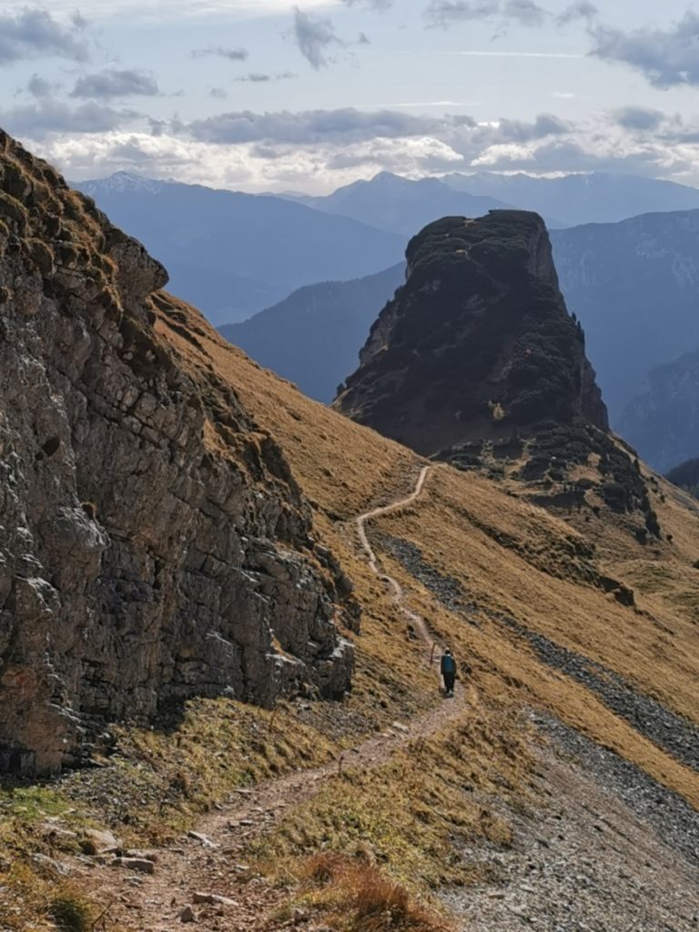 Im Rofan wandern: Der Blick auf den Gschöllkopf, vom Wandersteig Richtung Hochiss gesehen