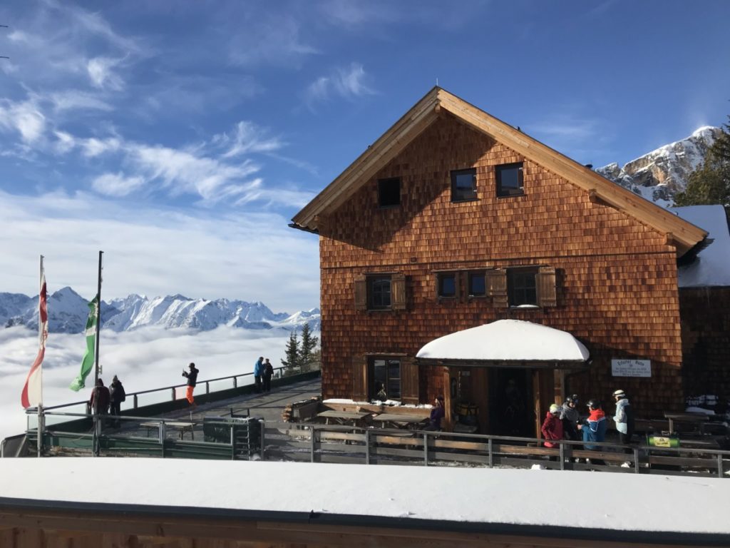 Oben im Rofan Skigebiet übernachten - das ist auf der Erfurter Hütte möglich