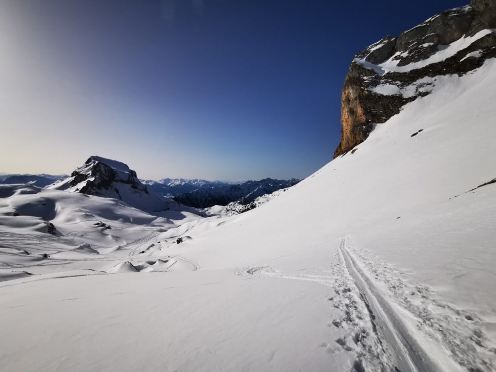 Auf der Rofan Skitour in Richtung Rofanspitze - hier der Blick zurück Richtung Karwendel