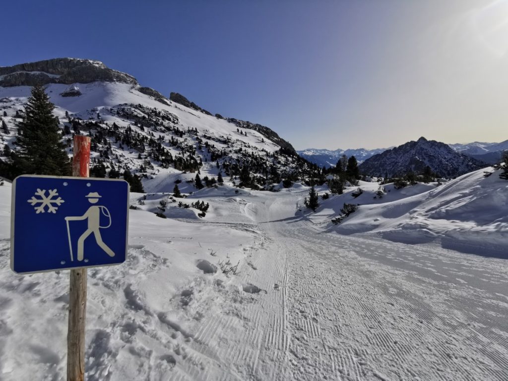 Rofan winterwandern - auf einem extra gespurten Weg im Schnee