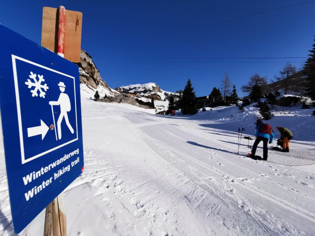 Winterwandern Rofan: Unterhalb der Erfurter Hütte geht´s rechts entlang am Rand der Piste