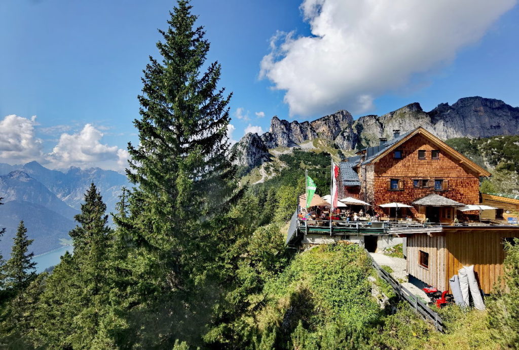 Das ist die Erfurter Hütte im Rofan