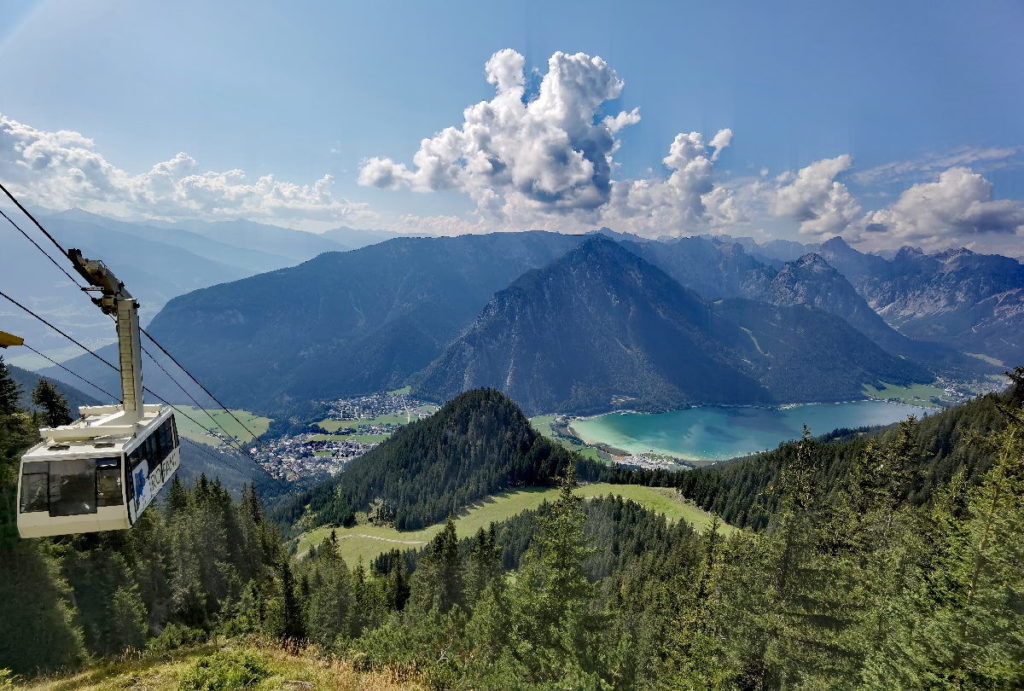 Leichte "Anreise" zum Start der Wanderung: Mit der Rofanseilbahn ab Maurach am Achensee