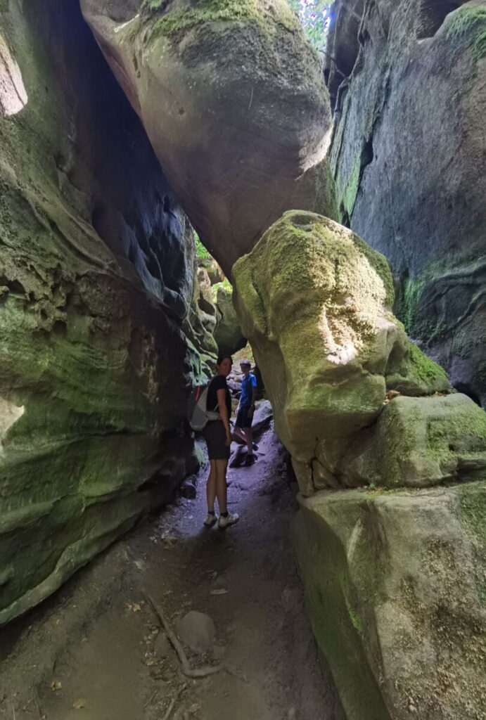 Gebirge Deutschland mit einer besonderen Schlucht: Die Teufelsschlucht in der Eifel