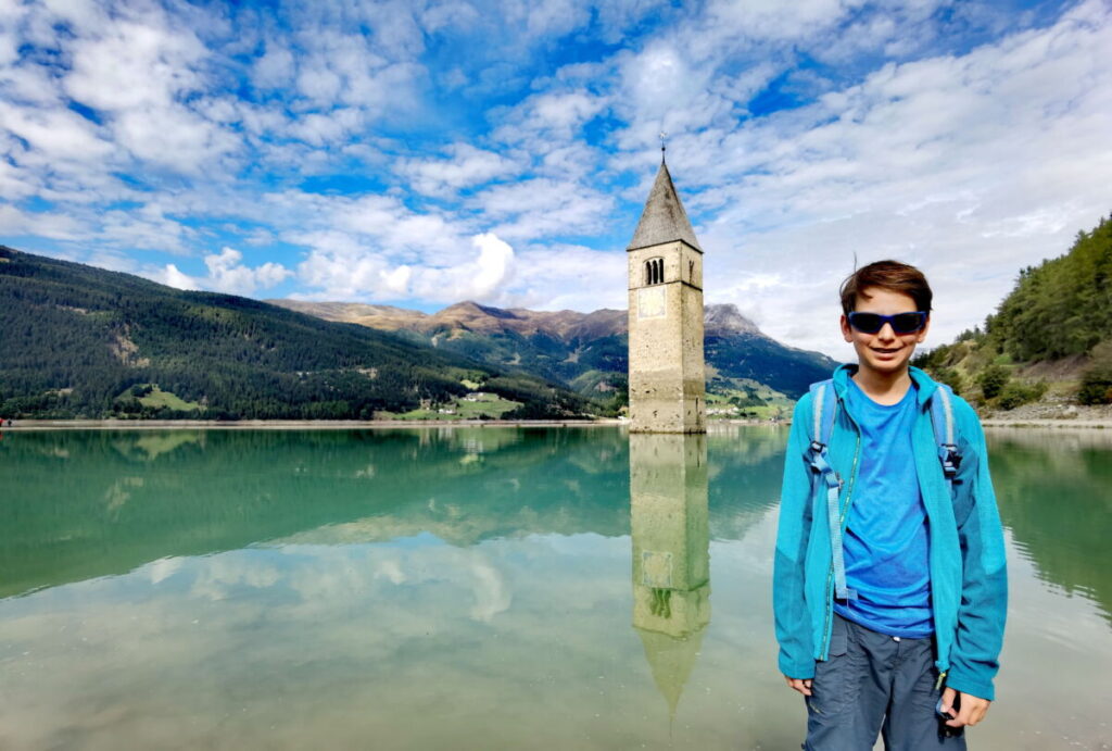 besondere Gebirge Italien entdecken und den Reschensee Kirchturm im See besuchen
