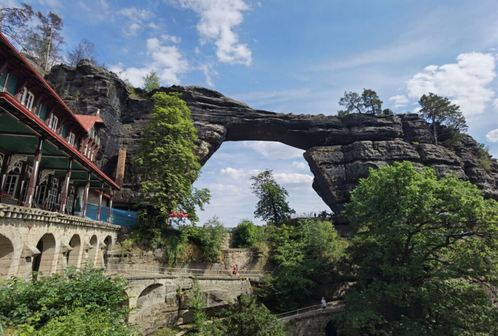 Die Böhmische Schweiz ist ein besonderes Gebirge aus Sandstein - so konnte das Prebischtor entstehen