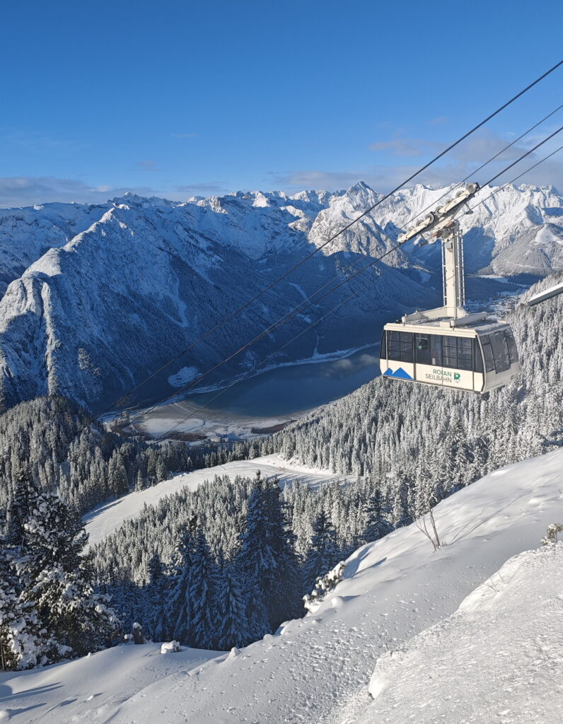 Die Gondel der Rofanseilbahn erschliesst das Skigebiet Rofan