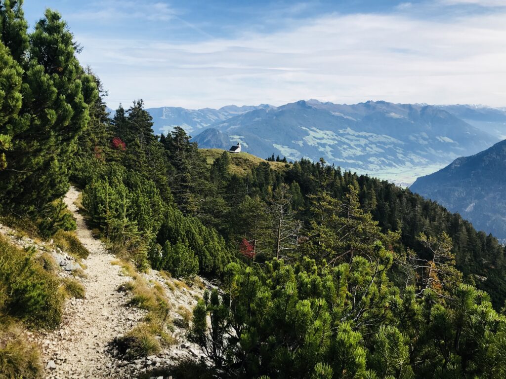 Ebner Joch Wandersteig mit Blick ins Inntal & die Zillertaler Alpen