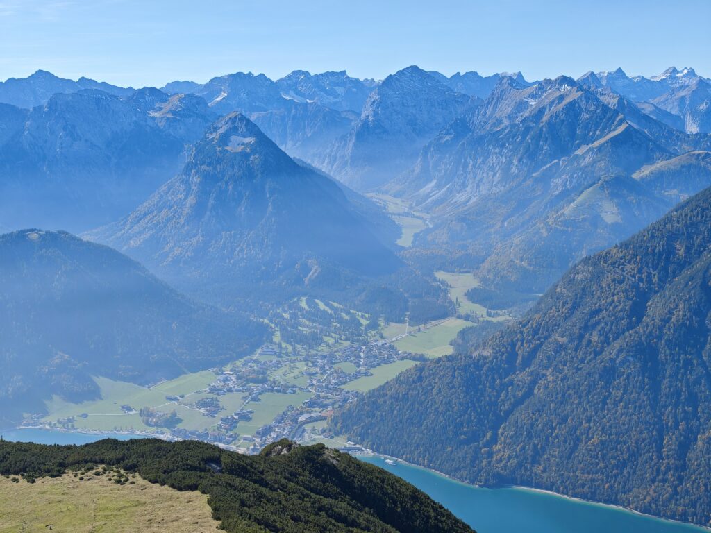 Ausblick Klobenjochspitze auf den Achensee und das Karwendel